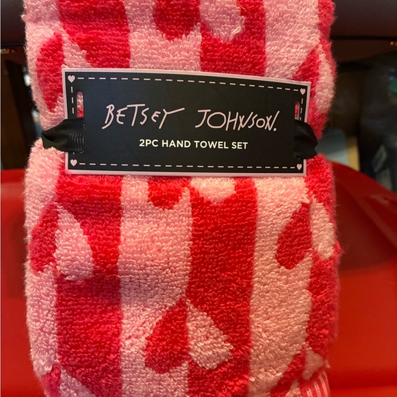 Betsey Johnson Other - Betsey Johnson Red and Pink Heart Towels- 2 Pack NWT